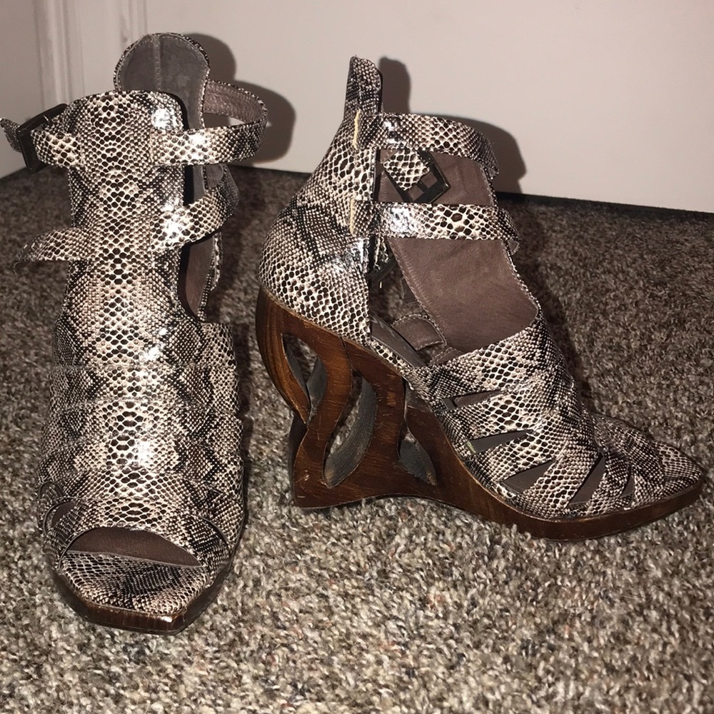 Snake print Wedges